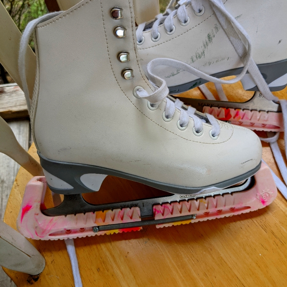 Girls skates with blade guards